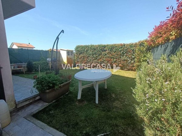 casa indipendente in vendita a Carrara in zona Battilana