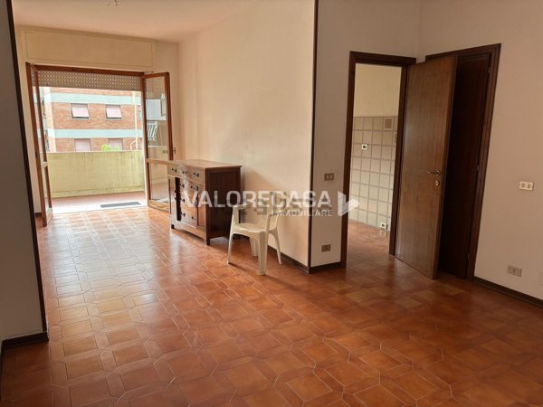 appartamento in vendita a Carrara in zona Avenza