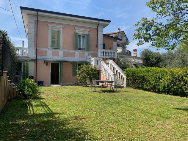 casa indipendente in vendita a Carrara in zona Avenza