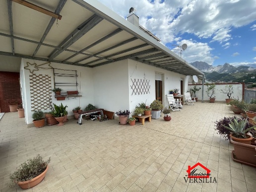 appartamento in vendita a Carrara in zona Fabbrica