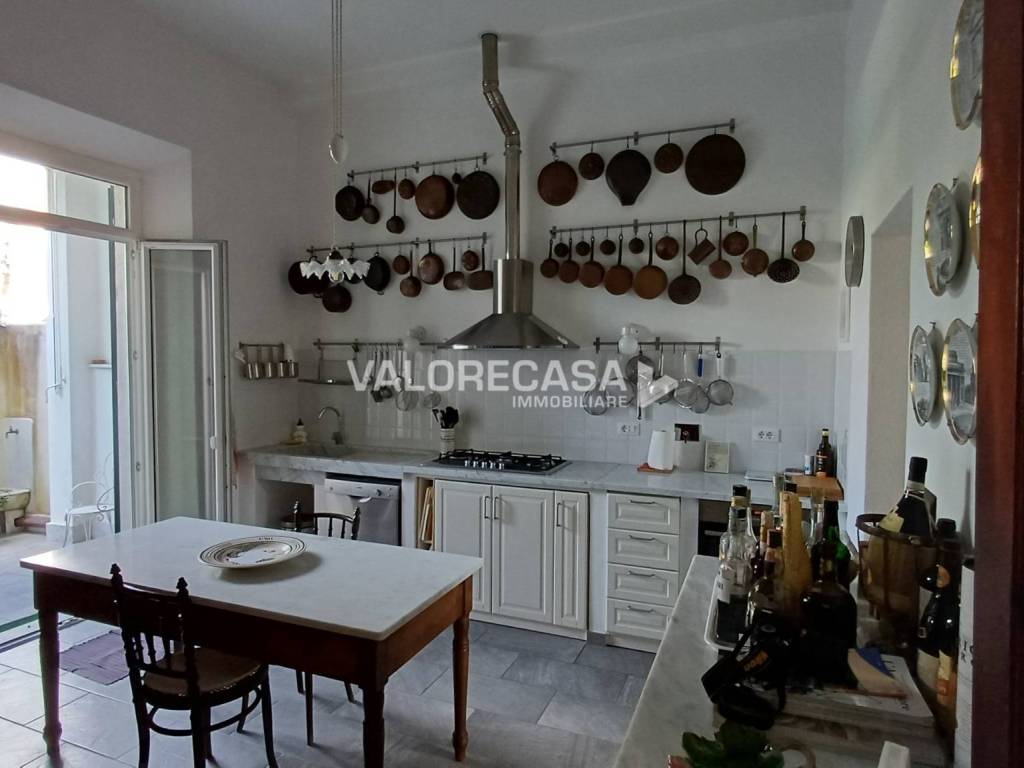 casa indipendente in vendita a Carrara in zona Marina di Carrara