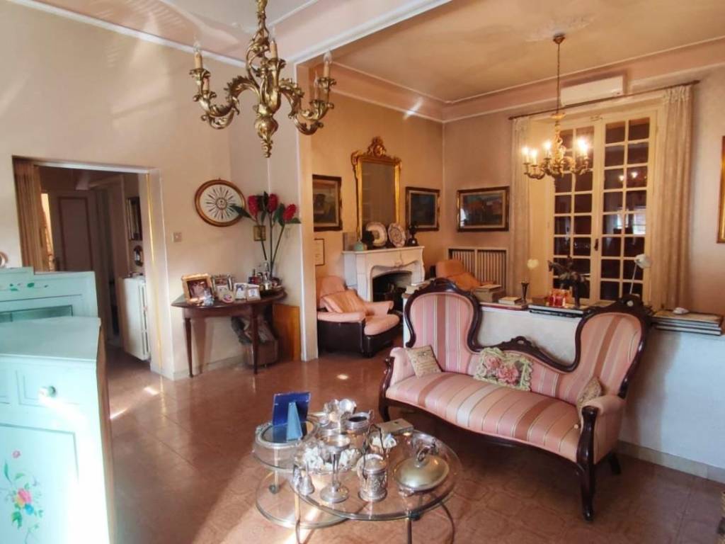 casa indipendente in vendita a Carrara in zona Marina di Carrara