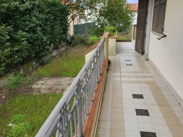 appartamento in vendita a Carrara in zona Marina di Carrara