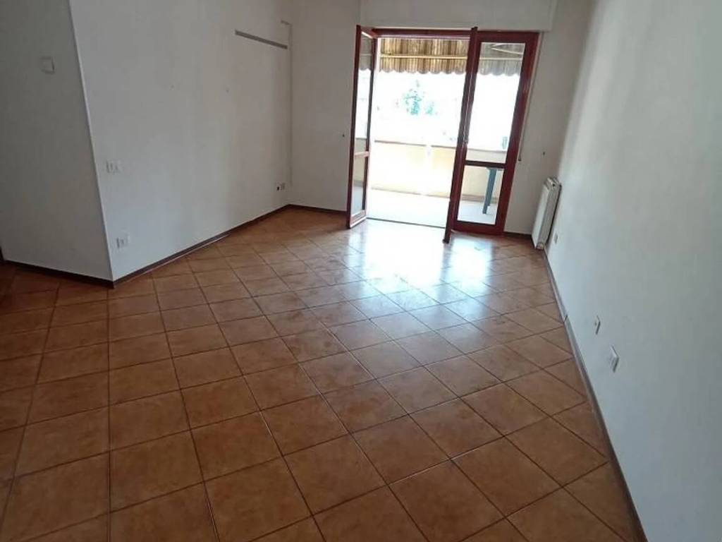 appartamento in vendita a Carrara in zona Stadio