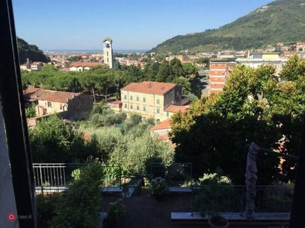 casa semindipendente in vendita a Carrara