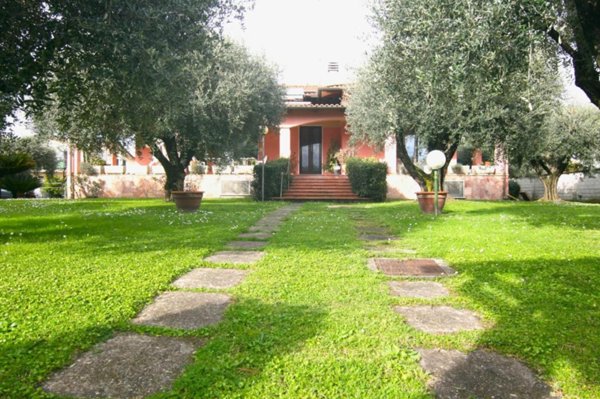 casa indipendente in vendita a Carrara in zona Marina di Carrara