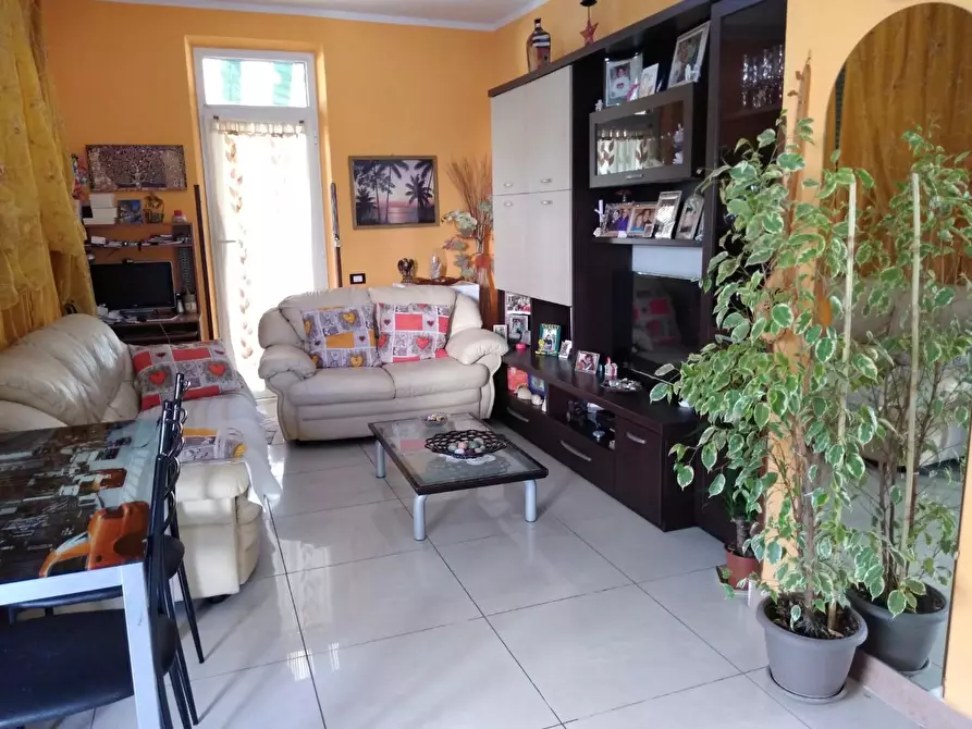 casa semindipendente in vendita a Carrara in zona Avenza
