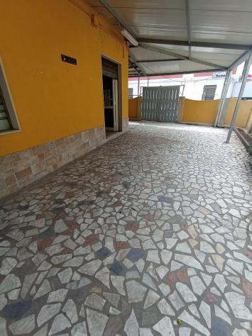 negozio in vendita a Carrara in zona Fossone
