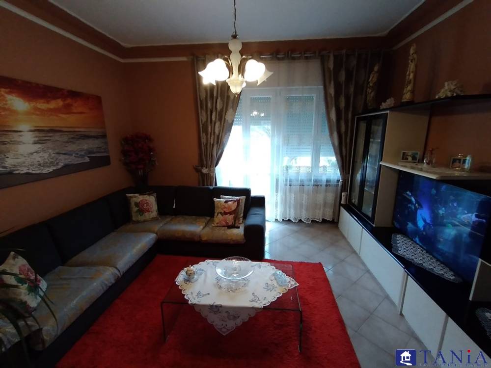 appartamento in vendita a Carrara in zona Avenza