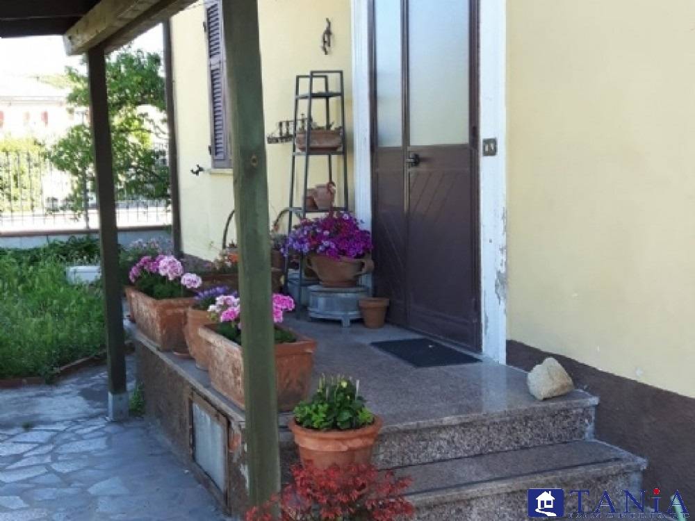 casa indipendente in vendita a Carrara in zona Fossone