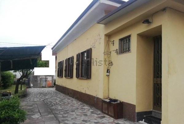 casa indipendente in vendita a Carrara in zona Fossone