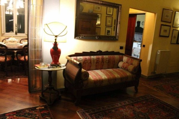 casa indipendente in vendita a Carrara in zona Marina di Carrara