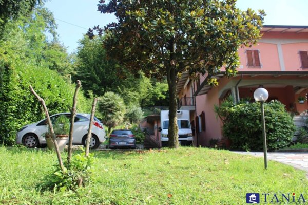 casa indipendente in vendita a Carrara