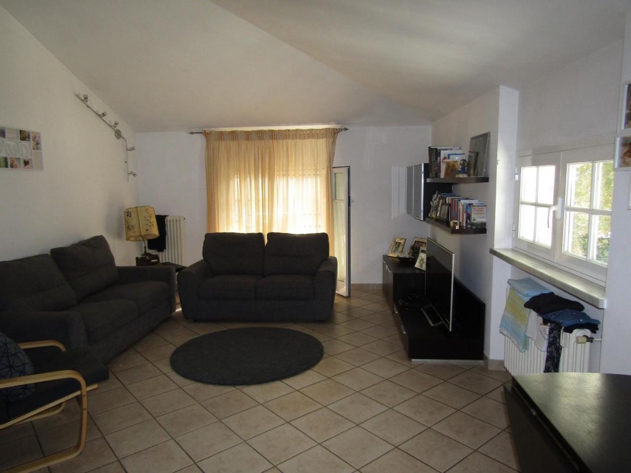 appartamento in vendita a Carrara in zona Avenza