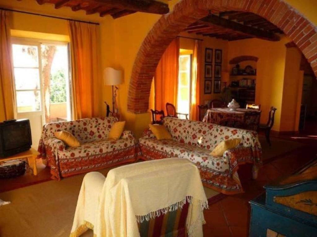 casa indipendente in vendita a Carrara in zona Nazzano