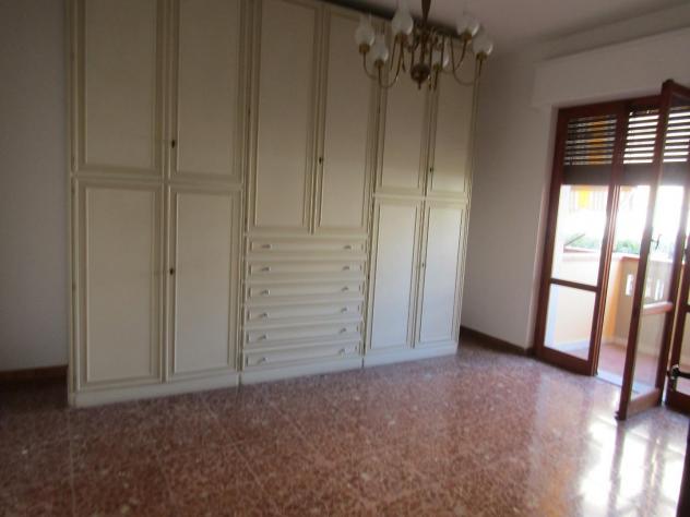 appartamento in vendita a Carrara in zona Avenza