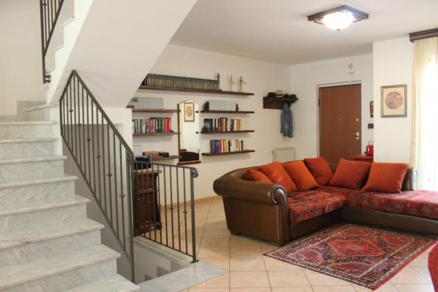 casa indipendente in vendita a Carrara in zona Bonascola