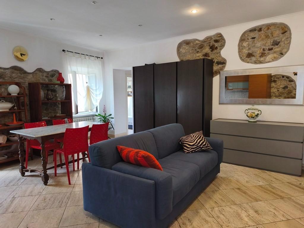 casa indipendente in vendita a Carrara in zona Sant'Antonio