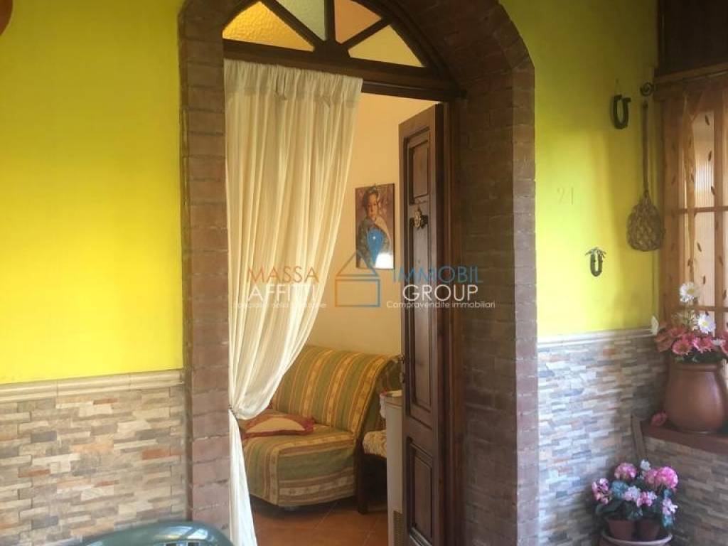 casa indipendente in vendita a Carrara in zona Avenza
