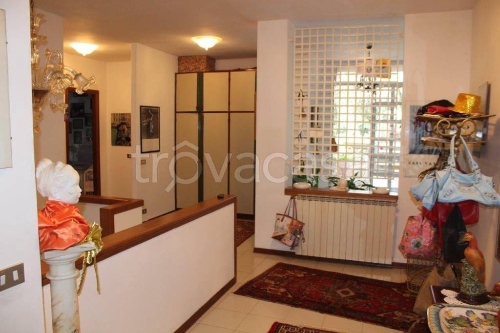 appartamento in vendita a Carrara in zona Marina di Carrara