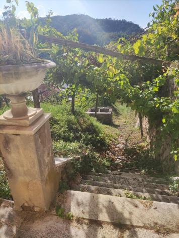 casa indipendente in vendita a Carrara