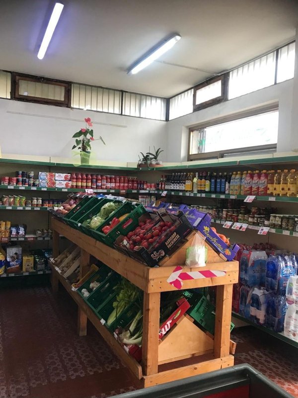 negozio in vendita a Carrara in zona Marina di Carrara