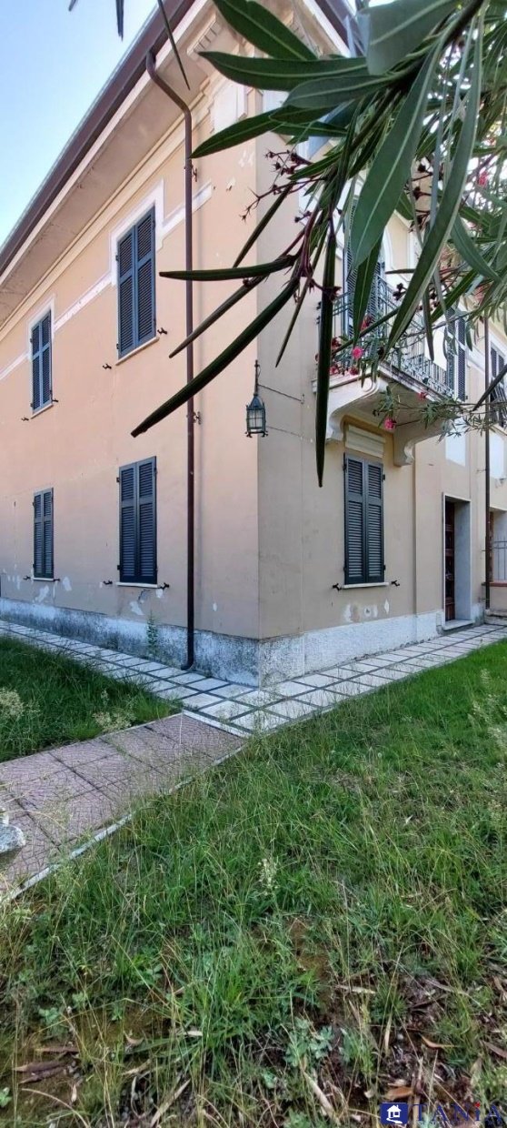 casa indipendente in vendita a Carrara in zona Fossola