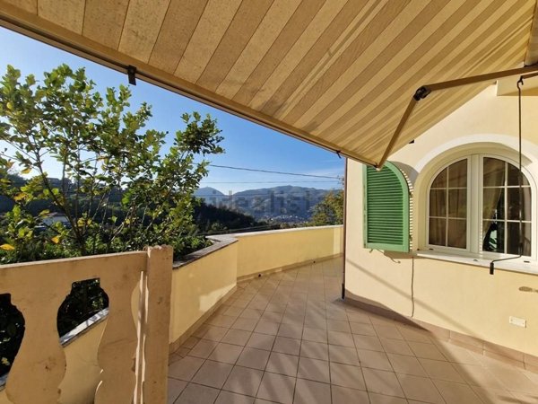casa indipendente in vendita a Carrara