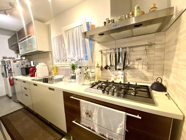 negozio in vendita a Carrara in zona Avenza