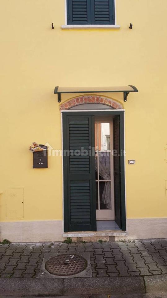 casa indipendente in vendita a Carrara in zona Marina di Carrara