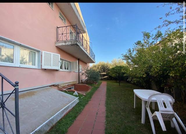 casa indipendente in vendita a Carrara in zona Marina di Carrara