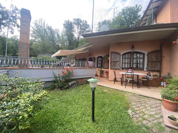 casa indipendente in vendita a Carrara in zona Miseglia