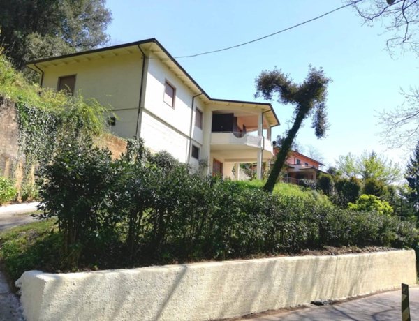 casa indipendente in vendita a Carrara in zona Marasio