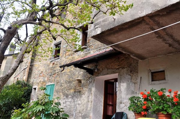 appartamento in vendita a Carrara in zona Fontia