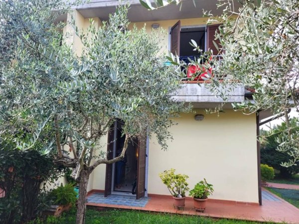 casa indipendente in vendita a Carrara in zona Bonascola