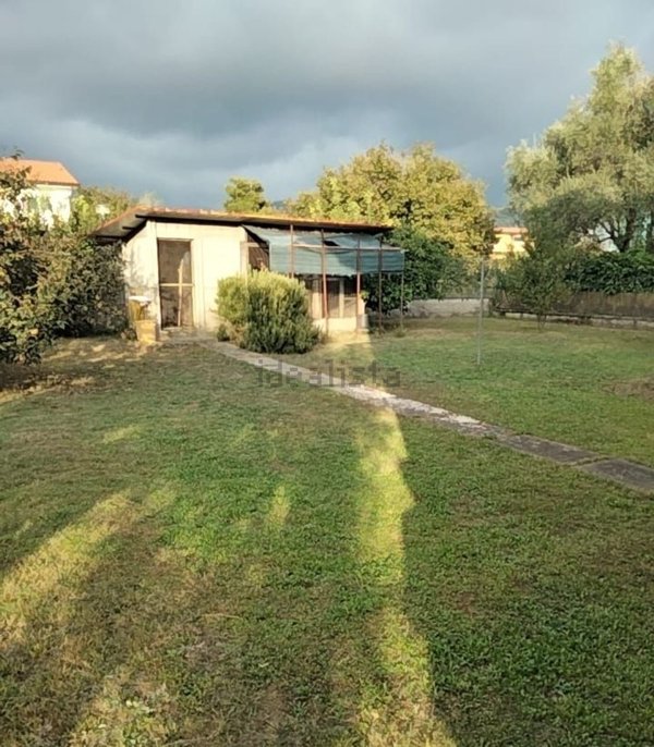 casa indipendente in vendita a Carrara in zona Avenza