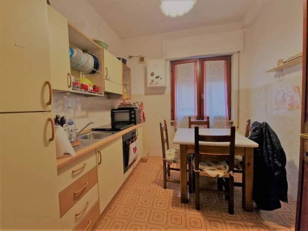 appartamento in vendita a Carrara in zona Bonascola