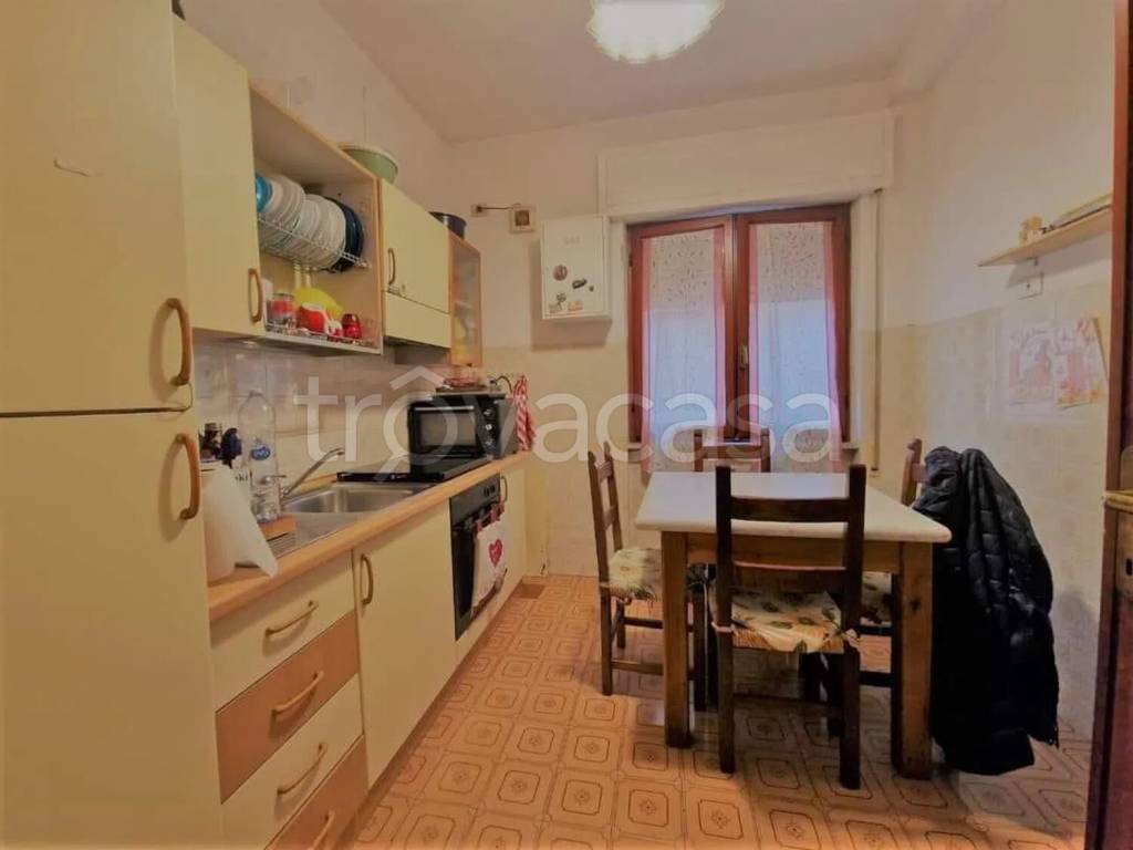 appartamento in vendita a Carrara in zona Bonascola