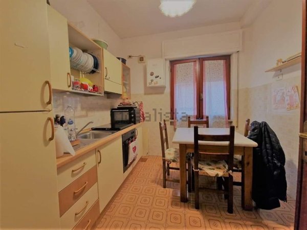 appartamento in vendita a Carrara in zona Bonascola