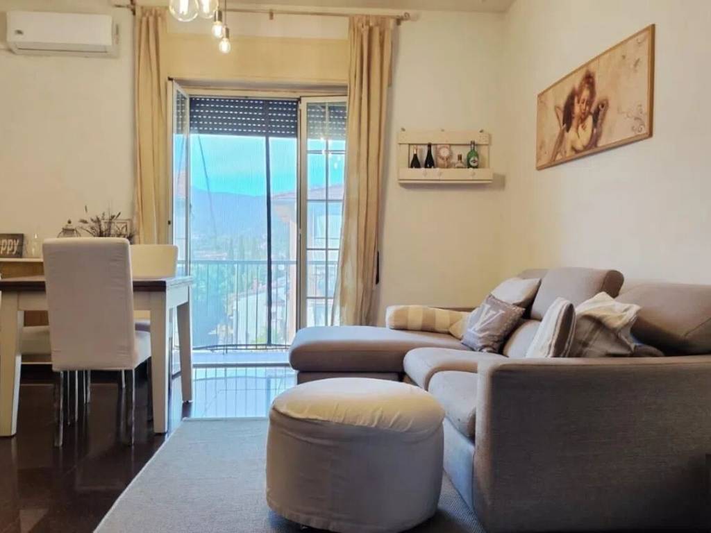 appartamento in vendita a Carrara in zona Bonascola