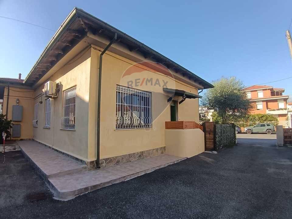 appartamento in vendita a Carrara in zona Marina di Carrara