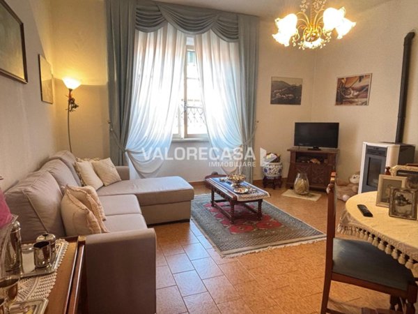 casa indipendente in vendita a Carrara in zona Avenza