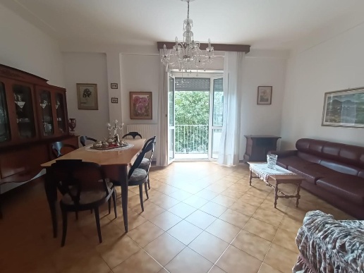 appartamento in vendita a Carrara in zona Marina di Carrara