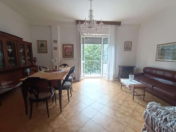 appartamento in vendita a Carrara in zona Marina di Carrara