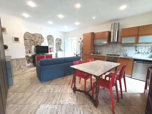 appartamento in vendita a Carrara in zona Miseglia