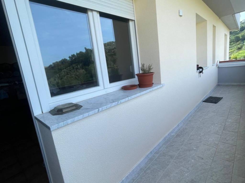 appartamento in vendita a Carrara in zona Bonascola