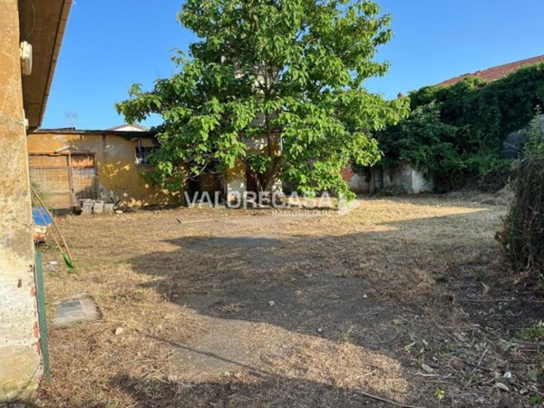 negozio in vendita a Carrara in zona Avenza