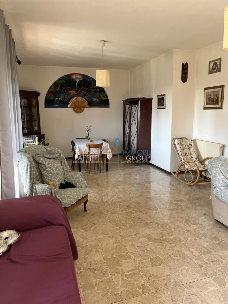 appartamento in vendita a Carrara in zona Avenza