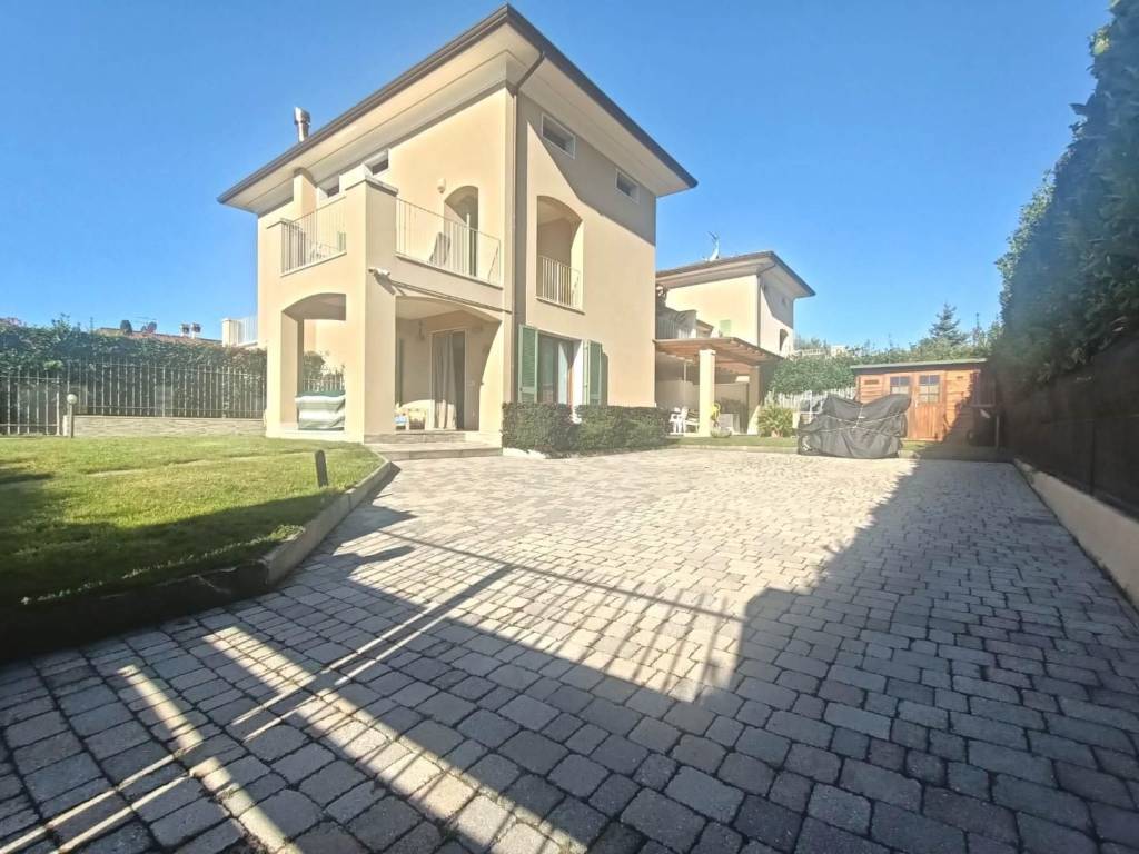 casa indipendente in vendita a Carrara in zona Fossone