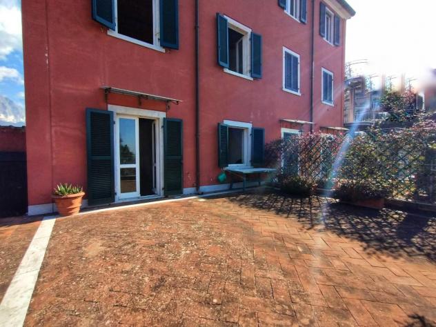 casa indipendente in vendita a Carrara